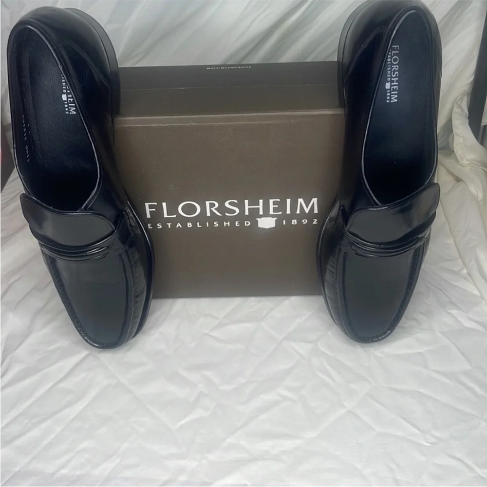 NWT Florsheim Como Black Slip On Loafer. Size 11 1/2 D